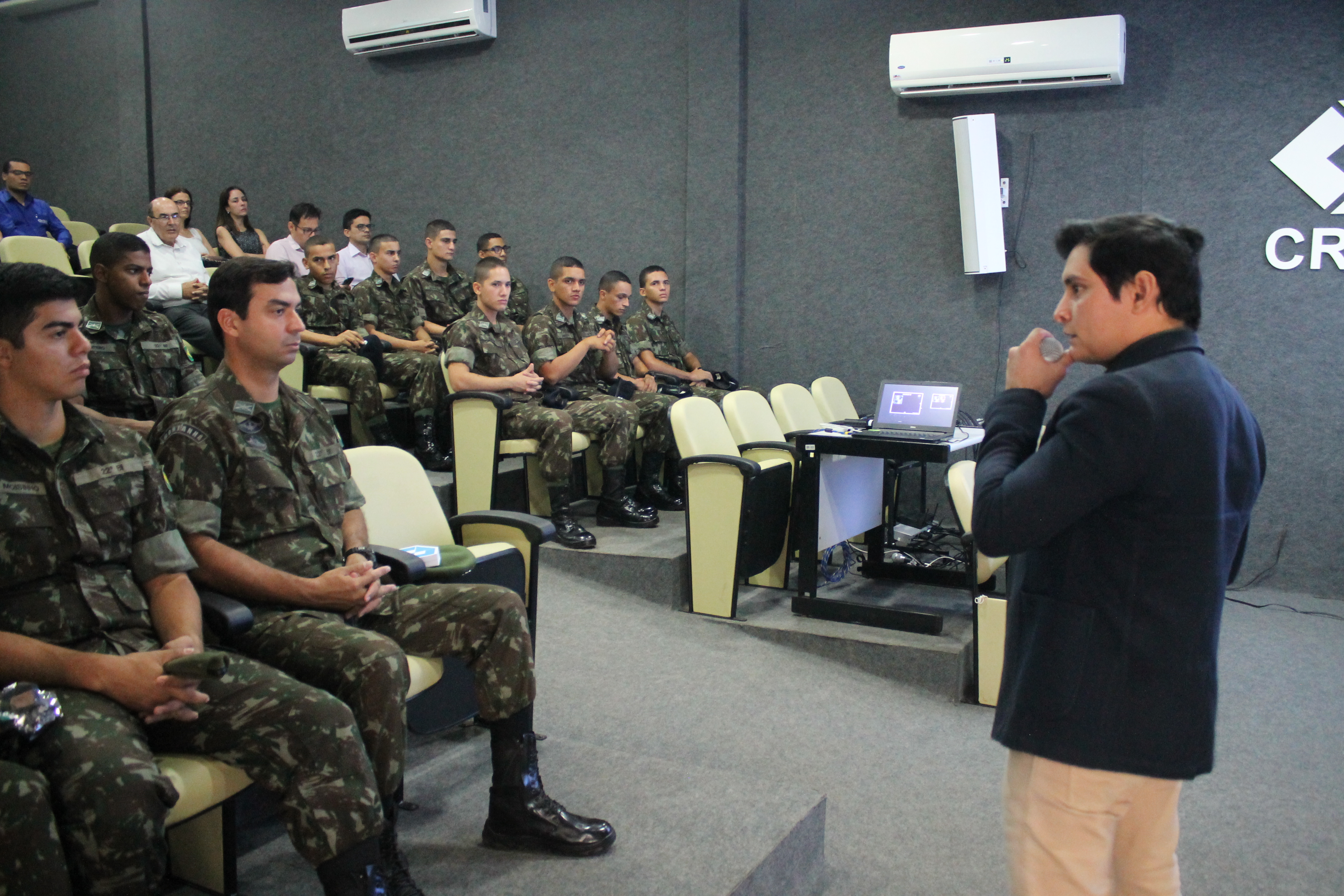 Leia mais sobre o artigo CRA-TO recebe estudantes de Administração do Exército